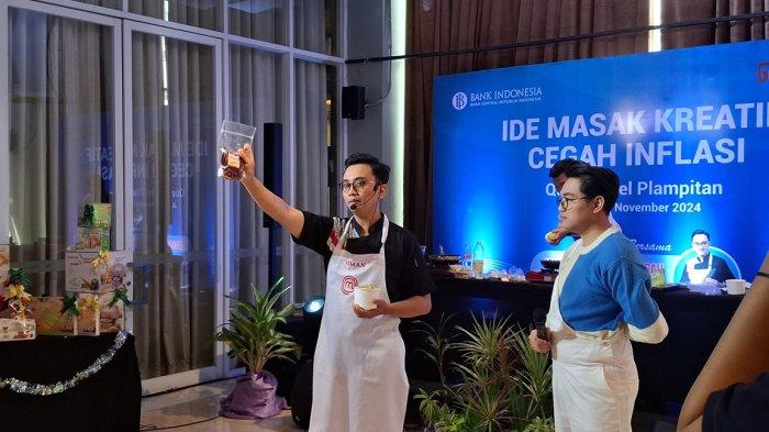 Dalam upaya mencegah inflasi, Chef Isman Fajar Ridhwansah yang merupakan Masterchef Indonesia Season 7, berbagi tips praktis mengenai cara mengawetkan cabai dan bawang tanpa menggunakan bahan pengawet. Tips itu dibagikannya pada acara Ide Masak Kreatif Cegah Inflasi di Hotel Quest Plampitan Semarang, Jumat (29/11/2024).