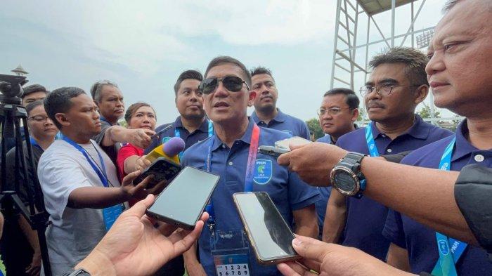 Direktur Utama PT Liga Indonesia Baru (LIB), Ferry Paulus ditemui awak media usai membuka PNM Liga Nusantara 2024-2025 di Stadion Sriwedari, Solo, pada Jumat (13/12/2024).