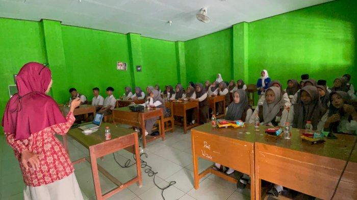 Dosen Farmasi Poltek Harber Edukasi Masyarakat Cerdas Menggunakan Obat