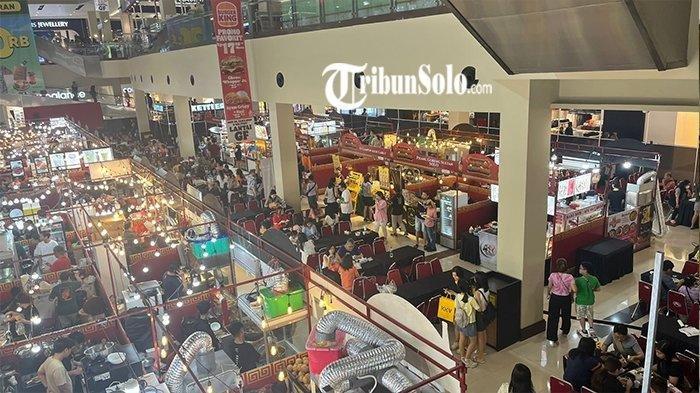 Festival Kuliner Non-Halal “Pecinan Nusantara” dilanjutkan dengan diberi sekat penutup kain di Solo Paragon Mall.