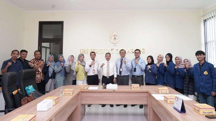 Foto bersama usai acara penyerahan beasiswa dari BSI Maslahat untuk Mahasiswa USM