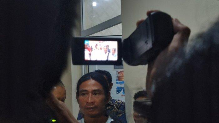 Ayah kandung Gamma, Andi Prabowo (44) mendatangi sidang etik Aipda Robig Zaenudin (38) di lantai 2 Mapolda Jateng, Kota Semarang, Senin (9/11/2024) malam.