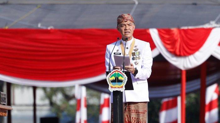 Ganjar PRanowo pada upacara peringatan Hari Ulang Tahun (HUT) ke-78 Republik Indonesia tingkat Provinsi Jawa Tengah, di Lapangan Pancasila, Simpang Lima, Semarang, Kamis (17/8/2023).