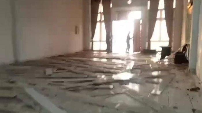 Gempa Kupang magnitudo 6,6 terjadi pada Kamis (2/11/2023) merusak kantor bupati setempat.