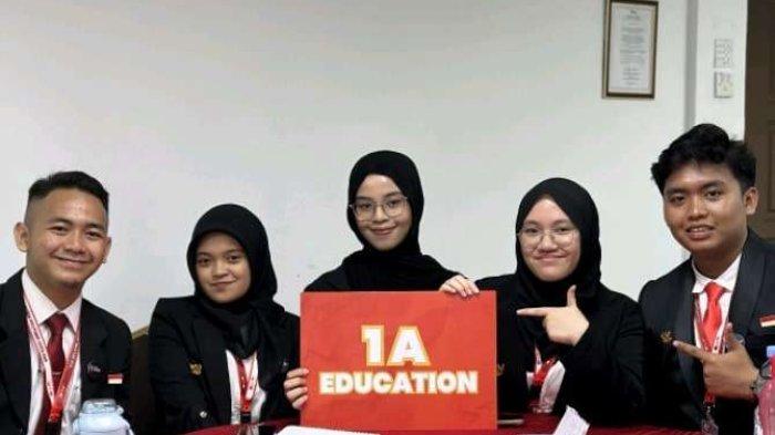 Haposan Felix Marcel Siregar dan tim dalam acara International Conference of Global Youth Preneur Nusantara Youth Education Forum chapter Malaysia 2024