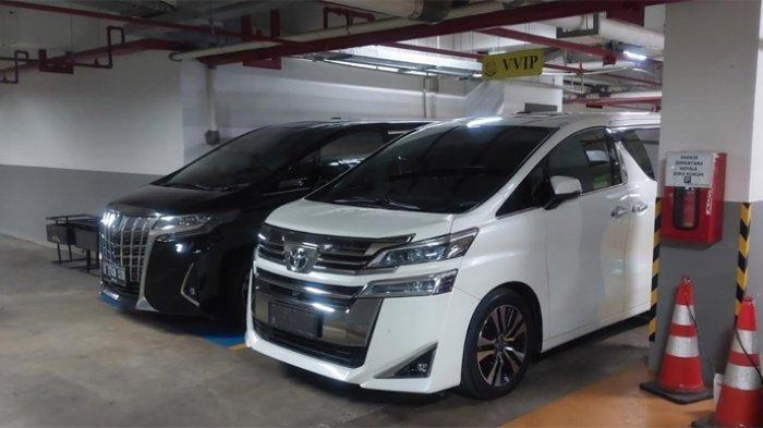 Dua mobil Harvey Moeis, yakni Toyota Vellfire dan Lexus berwarna putih disita Kejaksaan Agung terkait kasus dugaan korupsi tata niaga komoditas timah pada wilayah izin usaha pertambangan (IUP) PT Timah