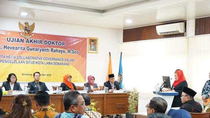 Wali Kota Semarang, Hevearita Gunaryanti Rahayu menjalani ujian doktor.