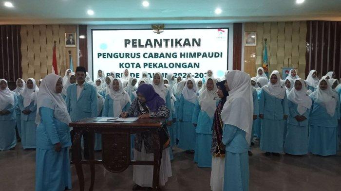 Wakil Wali Kota Pekalongan, Salahudin saat menghadiri pelantikan Himpaudi Kota Pekalongan di Ruang Jlamprang Setda Kota Pekalongan.