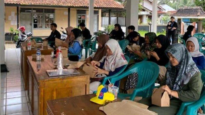 Institut Teknologi Telkom Purwokerto Berdayakan Desa Kasegeran melalui Inovasi Kemasan, Pemasaran Digital, dan Layanan Terpadu