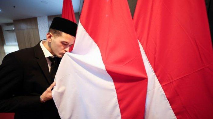 Justin Hubner resmi menjadi Warga Negara Indonesia (WNI). Kepastian Justin Hubner menjadi WNI setelah melakukan pengambilan sumpah dan janji setia pewarganegaraan Republik Indonesia di Kanwil Kemenkumham DKI Jakarta, Rabu (6/12/2023).