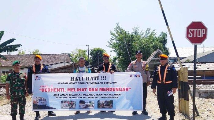 KAI Daop 4 Semarang bersama kewilayahan setempat secara rutin melaksanakan Sosialisasi Keselamatan Perjalanan KA di perlintasan sebidang yang ada di wilayah Daop 4 Semarang