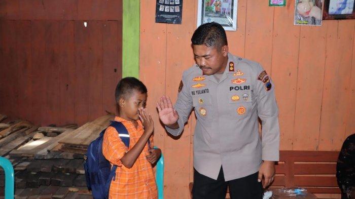 KISAH SLAMET RIYADI: Kapolres Grobogan Beri Bantuan kepada Slamet Riyadi, Bocah 7 Tahun Merawat Ibunya yang ODGJ. Kisah Slamet Riyadi awalnya viral di media sosial.