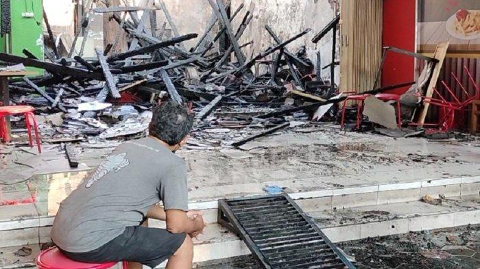 KEBAKARAN - Outlet Ayam Geprek Sa'i di Jalan Abdulrahmansaleh ludes terbakar akibat gas bocor di dapur