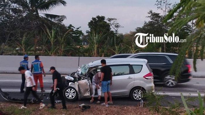 Kecelakaan lalulintas terjadi di ruas Jalan Tol Semarang-Solo pada Minggu (1/10/2023) sekitar pukul 17.30 WIB.