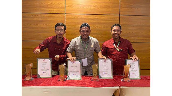Kepala Unit Sistem Manajemen PT Semen Gresik, Nurhadi (Tengah), berfoto bersama para inovator Semen Gresik dalam ajang TKMPN XXVII 2023 di Yogyakarta (30/11).