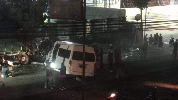 Kondisi badan truk dan mobil Hiace yang terlibat kecelakaan di jalur Wonosobo-Banjarnegara tepatnya di jalan Desa Watu Gong, Kecamatan Selomerto, Kabupaten Wonosobo, Jumat (27/9/2024).