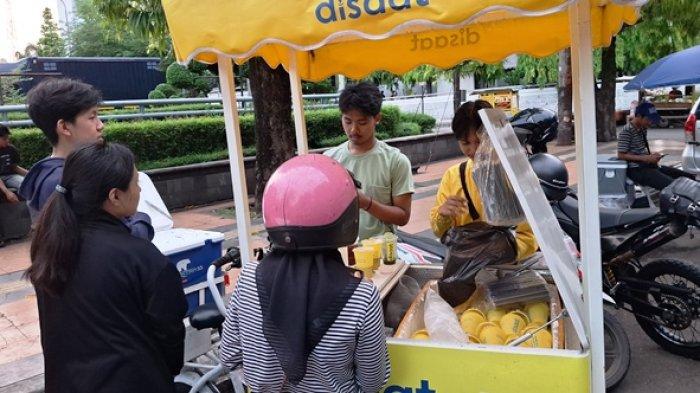 Kopi gerobak keliling belakangan ini bermunculan di Kota Semarang.