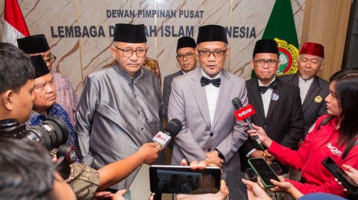 Ketua Umum DPP LDII KH Chriswanto Santoso menerima kunjungan Badan Penyelenggara (BP) Haji RI di Kantor DPP LDII, Jakarta, pada Jumat (7/3).