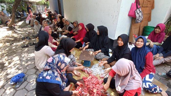 Peningkatan Signifikan, LDII Kota Semarang Sembelih 321 Ekor Sapi dan 89 Kambing pada Idul Adha 2024
Artikel ini telah tayang di TribunJateng.com dengan judul Peningkatan Signifikan, LDII Kota Semarang Sembelih 319 Ekor Sapi dan 69 Kambing pada Idul Adha 2024, https://jateng.tribunnews.com/2024/06/16/peningkatan-signifikan-ldii-kota-semarang-sembelih-319-ekor-sapi-dan-69-kambing-pada-idul-adha-2024.
