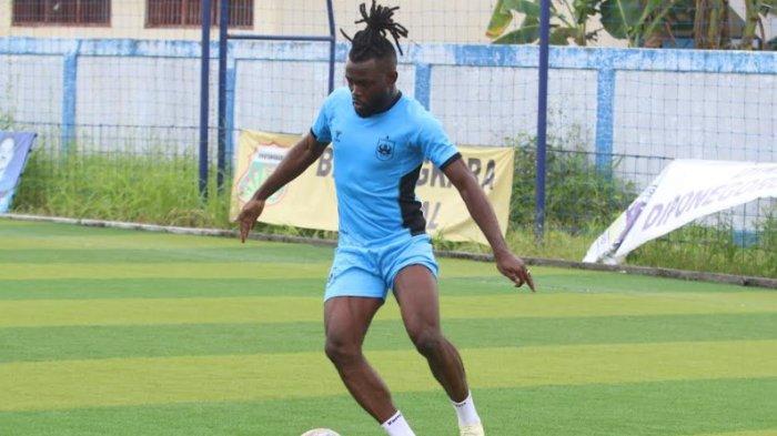 Latihan perdana bomber baru PSIS Semarang Sudi Abdillah bersama tim Mahesa Jenar di Lapangan Wisesa, Mranggen, Demak, Kamis (4/7/2024)