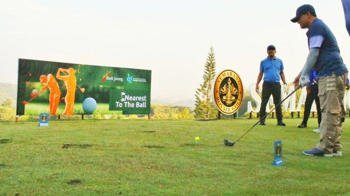 MAIN GOLF - Gubernur Jawa Tengah Ahmad Luthfi saat menghadiri acara Gathering Golf Turnament HUT ke-62 Bank Jateng Tahun 2025 di Kota Semarang, pada Sabtu, 10 Mei 2025. Dalam kesempatan itu ia menyampaikan sektor pariwisata menjadi salah satu daya ungkit pertumbuhan ekonomi di Jawa Tengah.