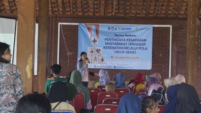 Mahasiswa KKN- Kelompok 90 Universitas PGRI Semarang (UPGRIS) melakukan program kerja sosialisasi dengan tema “pentingnya kesadaran masyarakat terhadap kesehatan melalui pola hidup sehat” yang ditujukan kepada warga masyarakat Desa Tuntang