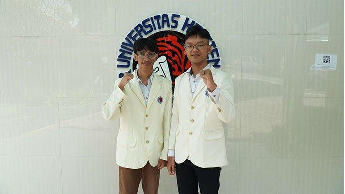Mahasiswa UKSW, Thomas Fadres Sihasale dan Gading Umbaran Gone Santosa, raih predikat tim debat terbaik ke-7 di UCDC International 2024.