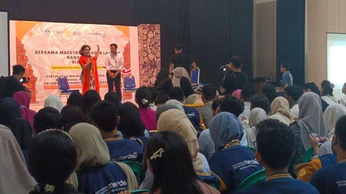 Mahasiswa Unsoed dari Berbagai Daerah Belajar Pahami Perbedaan bersama Maestro Lengger Lanang Rianto