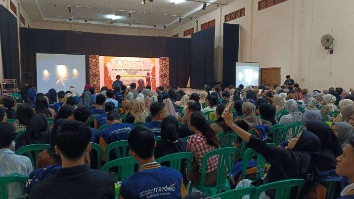 Mahasiswa Unsoed dari Berbagai Daerah Belajar Pahami Perbedaan bersama Maestro Lengger Lanang Rianto