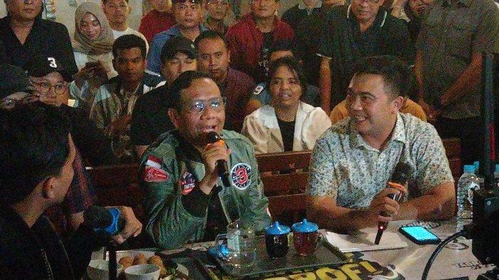 Cawapres nomor urut 3 jawab pertanyaan pada diskusi tabrak di Kota Semarang, Selasa (23/1/2024).