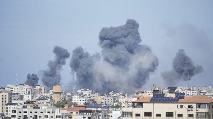 Militer Israel melakukan serangan udara Asap di Jalur Gaza pada Sabtu (7/10/2023).
