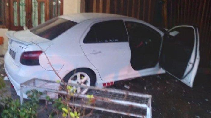 Mobil tabrak rumah di Kalurahan Panggungharjo, Sewon, Bantul, Kamis (15/11/2023)