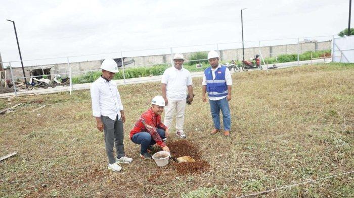 Owner The Royal Calista, Ali Zaenuri Sabari saat meresmikan rumah contoh tipe Serenia sekaligus groundbreaking Club House, Sabtu (3/2/2024).