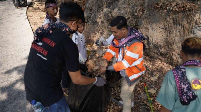 PT Semen Gresik berkolaborasi dengan generasi muda desa sekitar perusahaan mengadakan aksi sapta pesona sumber mata air Sendang Brubulan di Desa Pasucen, Kecamatan Gunem, Kabupaten Rembang (27/10).