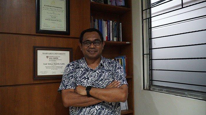 Pdt. Izak Y. M. Lattu, Ph.D., dosen Fakultas Teologi UKSW menerima penghargaan bergengsi sebagai Peringkat I Academic Leader Bidang Sosial Humaniora, Rabu (22-05-2024).