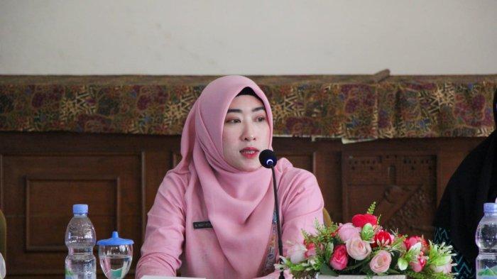 Pekerjaan Umum dan Penataan Ruang (DPUPR) Kota Pekalongan, bersinergi dengan Tim Penggerak Pembinaan Kesejahteraan Keluarga (TP PKK) Kota Pekalongan dalam rangka menyosialisasikan penyediaan air bersih serta, pengelolaan limbah domestik di aula DPUPR setempat.