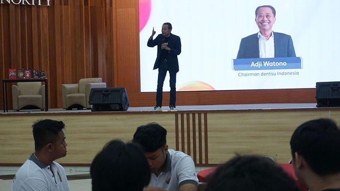 Pemberian motivasi oleh Chairman Dentsu Indonesia Adjie Watono, Kamis (11-01-2024).