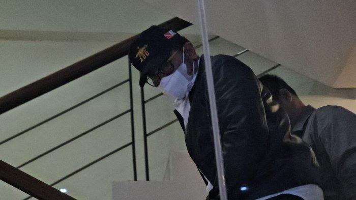 Penampakan mantan Menteri Pertanian Syahrul Yasin Limpo (SYL) saat dijemput paksa petugas Komisi Pemberantasan Korupsi (KPK) pada Kamis (12/10/2023) malam.
