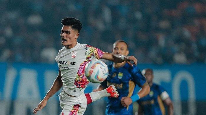 Aksi Ramadhan Sananta saat laga Persib Bandung Vs Persis Solo di Stadion Si Jalak Harupat Bandung, Kamis (25/7/2024) dalam Piala Presiden 2024.
