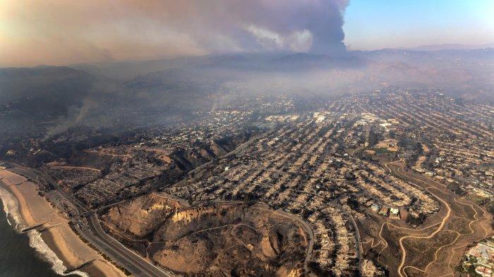 Penyebab Kebakaran Dahsyat Los Angeles, Api Dibawa Angin Santa Ana Berkecepatan 112 Km/jam