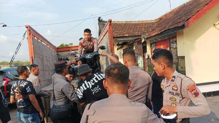 Polisi menyita motor bodong dari operasi di Kecamatan Sukolilo, Kabupaten Pati, Jumat (14/6/2024).