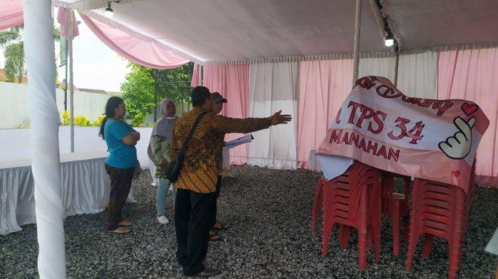 Kesiapan TPS 34 Manahan, Kota Surakarta, tempat Wali Kota Gibran Rakabuming mencoblos bertema valentine, Selasa (13/2/2024).