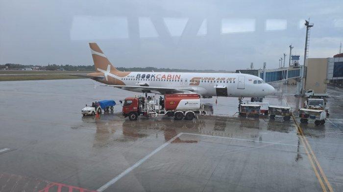 Pesawat Super Air Jet di apron Bandara Sultan Mahmud Badaruddin II Palembang