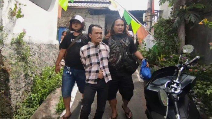 Polisi meringkus Dedy Apriyanto (40) tersangka penusukan terhadap mertuanya sendiri yang merupakan seorang pendeta.