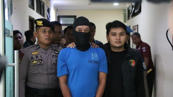 Polres Banjarnegara saat mengungkap kasus pembunuhan berencana yang terjadi di Dusun Gumelar, Desa Kalilandak, Kecamatan Purwareja Klampok Kabupaten Banjarnegara yang diketahui, Kamis (12/9/2024) sekitar pukul 11.00 WIB.