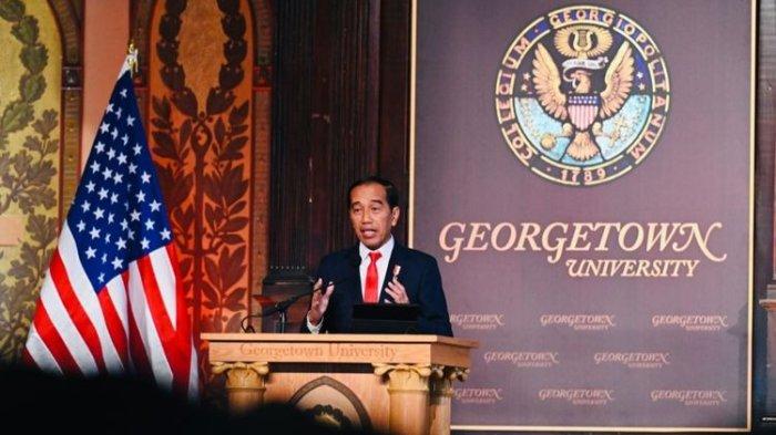 Presiden Joko Widodo saat memberikan kuliah umum kepada mahasiswa dan akademisi di Georgetown University, Washington DC, Amerika Serikat (AS) pada Senin (13/11/2023) waktu setempat. (Dok. Sekretariat Presiden)