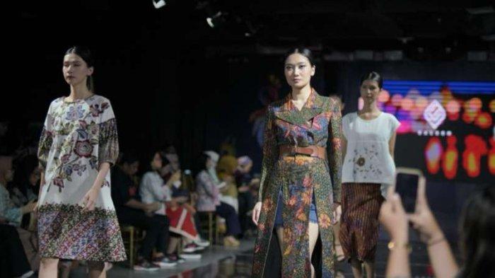Produk fesyen Saleen, UMKM binaan RB Rembang dipamerkan dalam acara Kelana Wastra Fashion Fest (KAWFEST) 2024 di Sarinah Jakarta (27/4).
