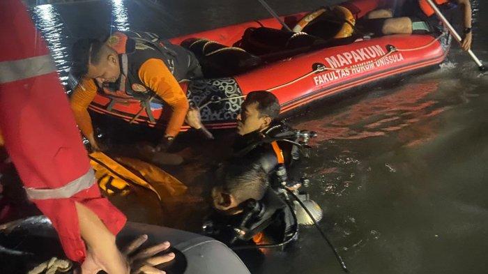 EVAKUASI - Proses evakuasi dua mahasiswa Unissula tewas tenggelam di waduk kampusnya, Selasa (11/2/2025).