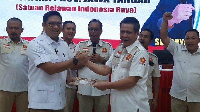 Ketua DPD Partai Gerindra Jateng, Sudaryono menerima dokumen dukungan untuk maju Pilgub Jateng 2024, saat Rarkeda PD Satria Jateng, di kantor DPD Gerindra Jateng, Minggu (10/3/2024).