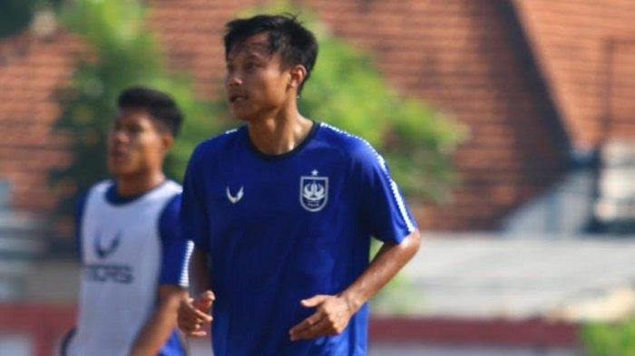 Rifqi Suryawan dalam latihan bersama PSIS Semarang di Lapangan Sidodadi Kota Semarang, Rabu (24/5/2023)